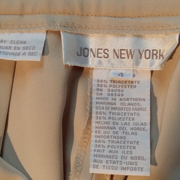 Women's 4 4p lot dress pants/capri EUC - Picture 3 of 3